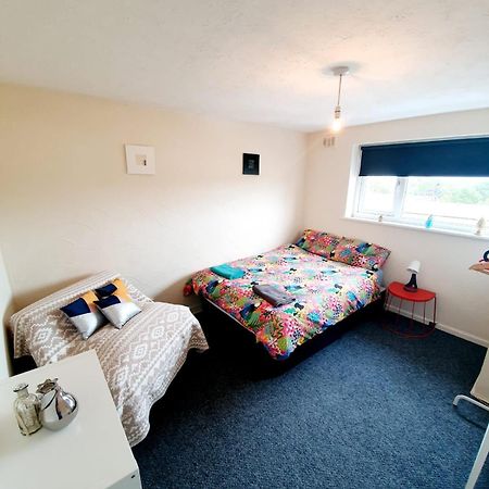 Rayleigh Town Centre 3 Bedroom Apartment Bagian luar foto