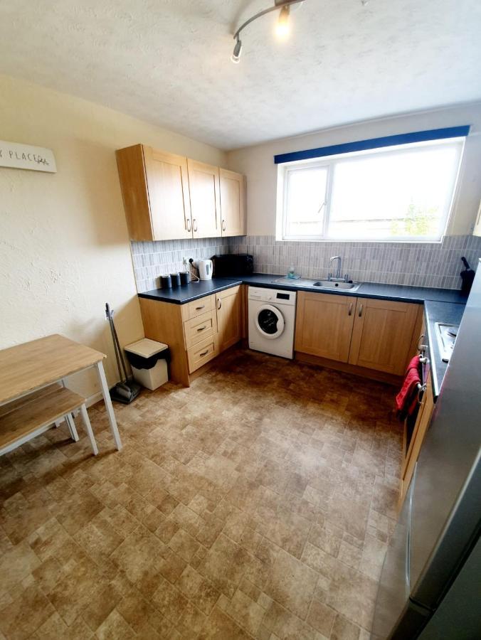 Rayleigh Town Centre 3 Bedroom Apartment Bagian luar foto