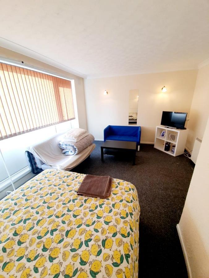 Rayleigh Town Centre 3 Bedroom Apartment Bagian luar foto