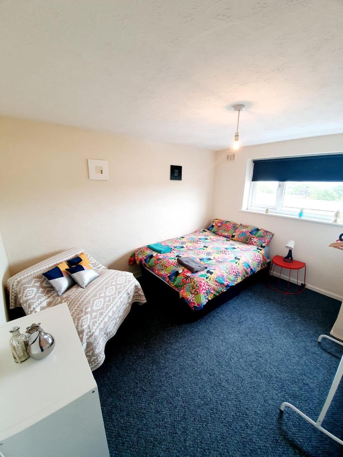 Rayleigh Town Centre 3 Bedroom Apartment Bagian luar foto