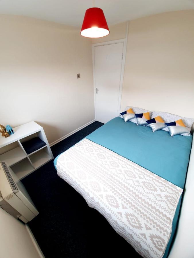 Rayleigh Town Centre 3 Bedroom Apartment Bagian luar foto