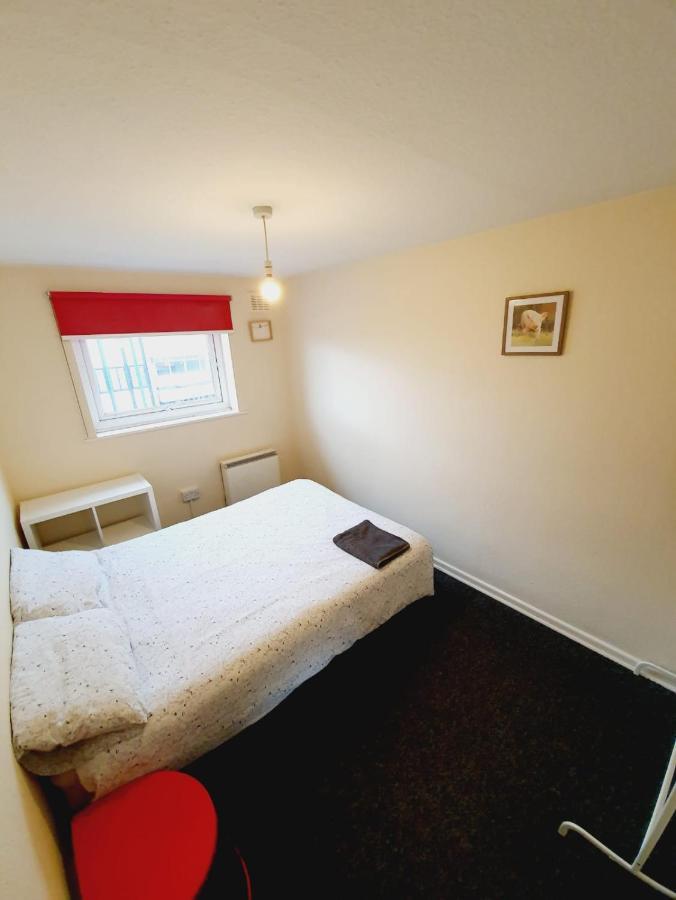 Rayleigh Town Centre 3 Bedroom Apartment Bagian luar foto